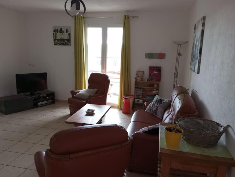 Maison 6 Personnes Billom Eksteriør billede